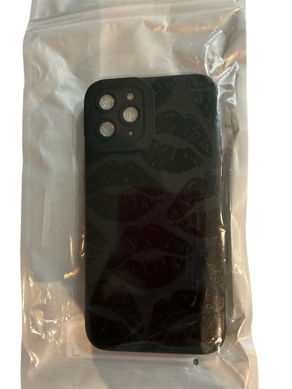 Black Kiss-Print Protective Phone Case - Unbranded